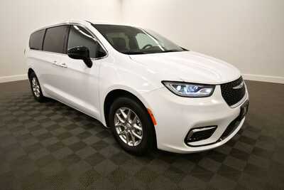 2025 Chrysler Pacifica, $32845. Photo 10