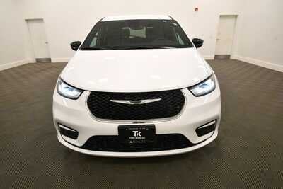 2025 Chrysler Pacifica, $32845. Photo 11