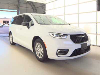 2025 Chrysler Pacifica, $34145. Photo 2