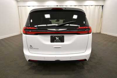 2025 Chrysler Pacifica, $32845. Photo 6