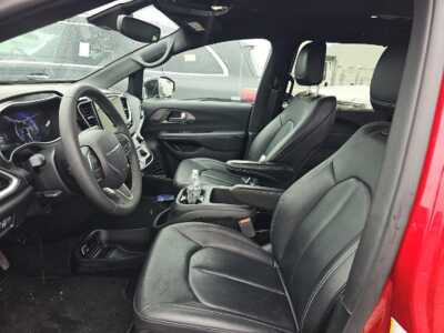 2025 Chrysler Pacifica, $33610. Photo 3
