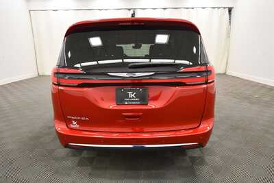 2025 Chrysler Pacifica, $31349. Photo 6