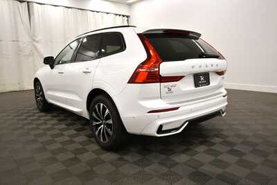2024 Volvo XC60, $38845. Photo 5