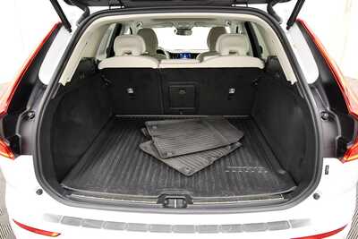 2024 Volvo XC60, $38845. Photo 7