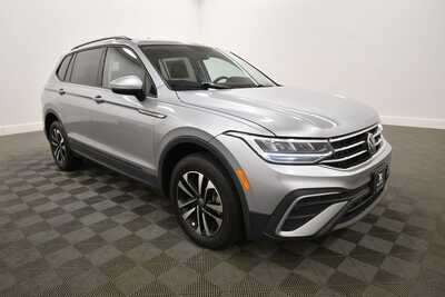 2023 Volkswagen Tiguan, $22849. Photo 10