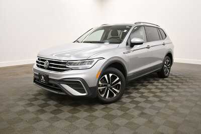 2023 Volkswagen Tiguan, $22849. Photo 2