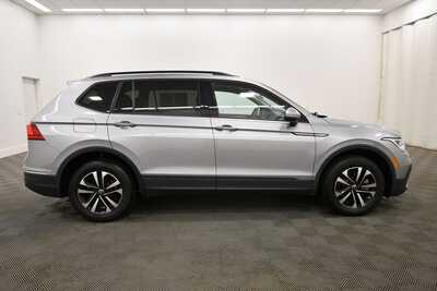 2023 Volkswagen Tiguan, $22849. Photo 9