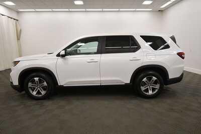 2025 Honda Pilot, $39345. Photo 4