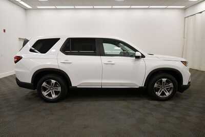 2025 Honda Pilot, $39345. Photo 9