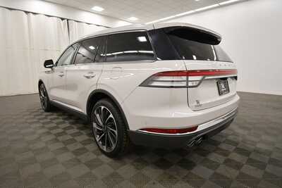 2020 Lincoln Aviator, $29849. Photo 5
