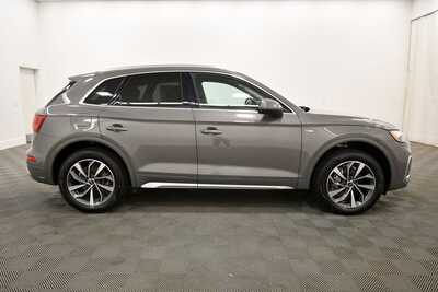 2023 Audi Q5, $28849. Photo 9