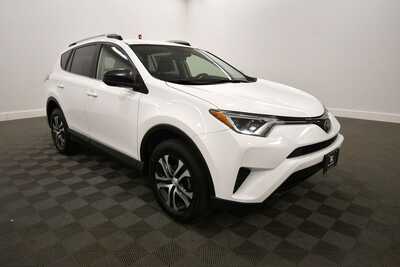2018 Toyota RAV4, $16345. Photo 10