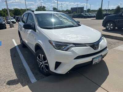 2018 Toyota RAV4, $17126. Photo 2