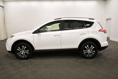 2018 Toyota RAV4, $16345. Photo 4