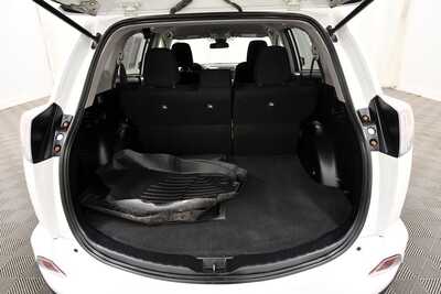 2018 Toyota RAV4, $16345. Photo 7