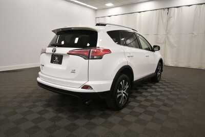 2018 Toyota RAV4, $16345. Photo 8