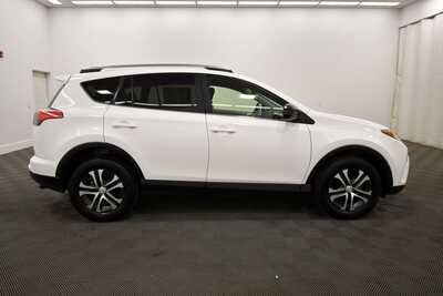 2018 Toyota RAV4, $16345. Photo 9