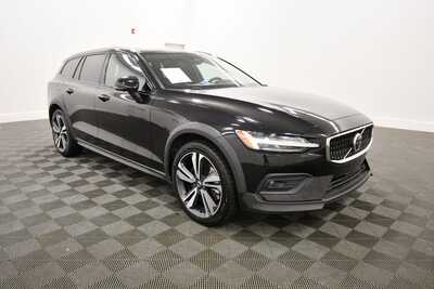 2025 Volvo V60 Cross Country, $34349. Photo 10