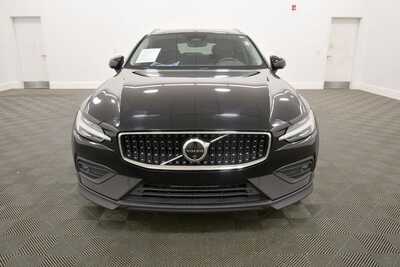2025 Volvo V60 Cross Country, $34349. Photo 11