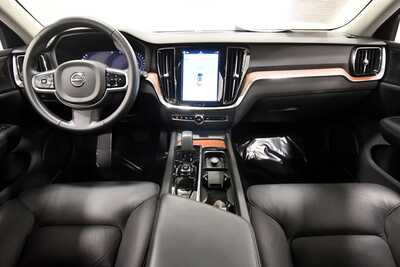 2025 Volvo V60 Cross Country, $38410. Photo 3