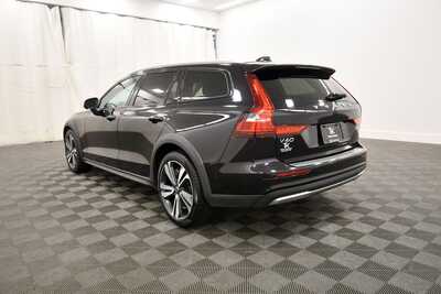 2025 Volvo V60 Cross Country, $34349. Photo 5
