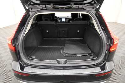 2025 Volvo V60 Cross Country, $34349. Photo 7