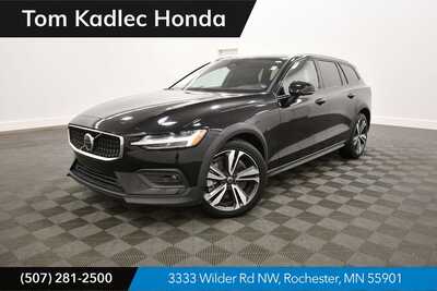 2025 Volvo V60 Cross Country, $38410. Photo 1