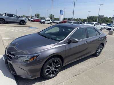 2015 Toyota Camry, $21878. Photo 2