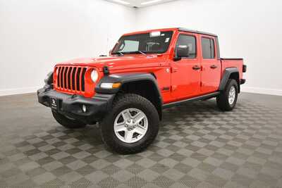 2020 Jeep Gladiator, $27845. Photo 2