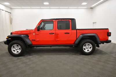 2020 Jeep Gladiator, $27845. Photo 4