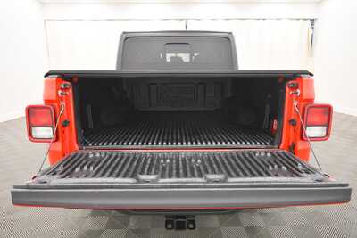 2020 Jeep Gladiator, $27845. Photo 7