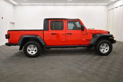 2020 Jeep Gladiator, $27845. Photo 9