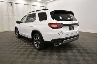 2023 Honda Pilot, $44845. Photo 5