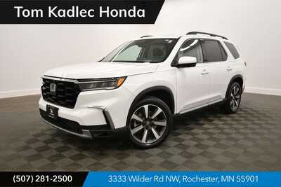 2023 Honda Pilot, $44845. Photo 1