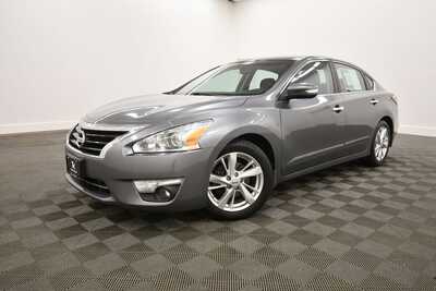 2015 Nissan Altima, $11345. Photo 2