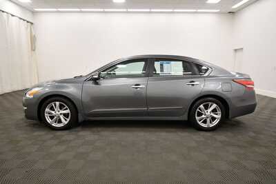 2015 Nissan Altima, $11345. Photo 4