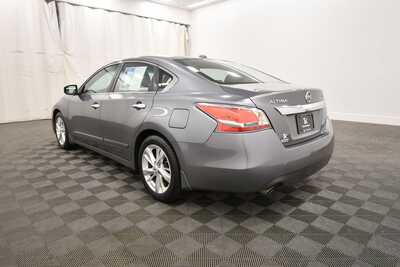 2015 Nissan Altima, $11345. Photo 5