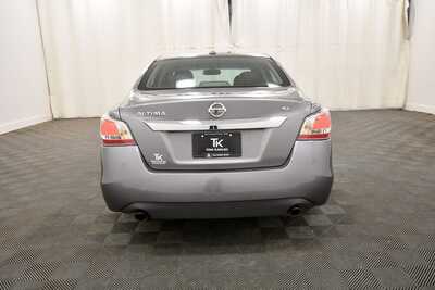 2015 Nissan Altima, $11345. Photo 6