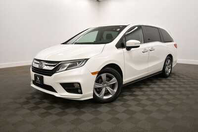 2019 Honda Odyssey, $21349. Photo 2
