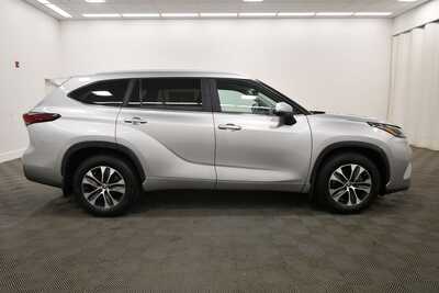 2024 Toyota Highlander, $43203. Photo 9
