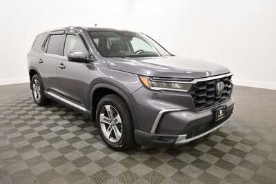 2023 Honda Pilot, $39349. Photo 10