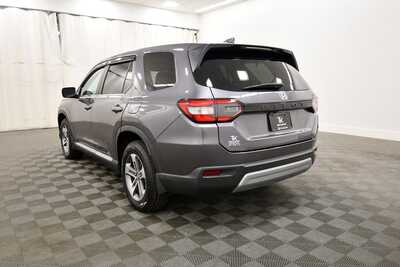 2023 Honda Pilot, $39349. Photo 5