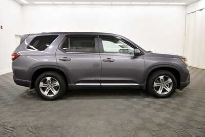 2023 Honda Pilot, $39349. Photo 9
