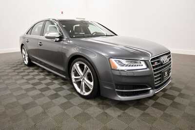 2015 Audi S8, $26349. Photo 10