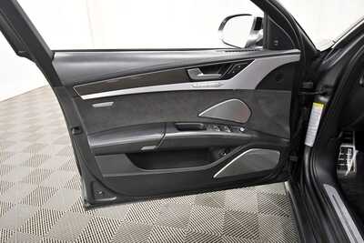 2015 Audi S8, $26349. Photo 12