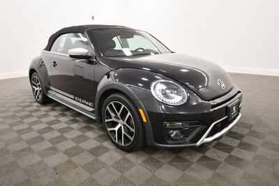 2018 Volkswagen Beetle, $31349. Photo 10