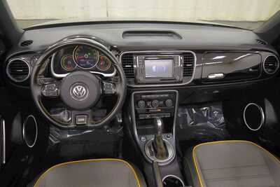 2018 Volkswagen Beetle, $31349. Photo 4