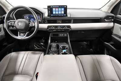 2023 Honda Pilot, $46245. Photo 3
