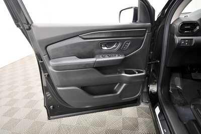 2025 Honda Pilot, $50349. Photo 12