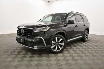 2025 Honda Pilot, $50349. Photo 2
